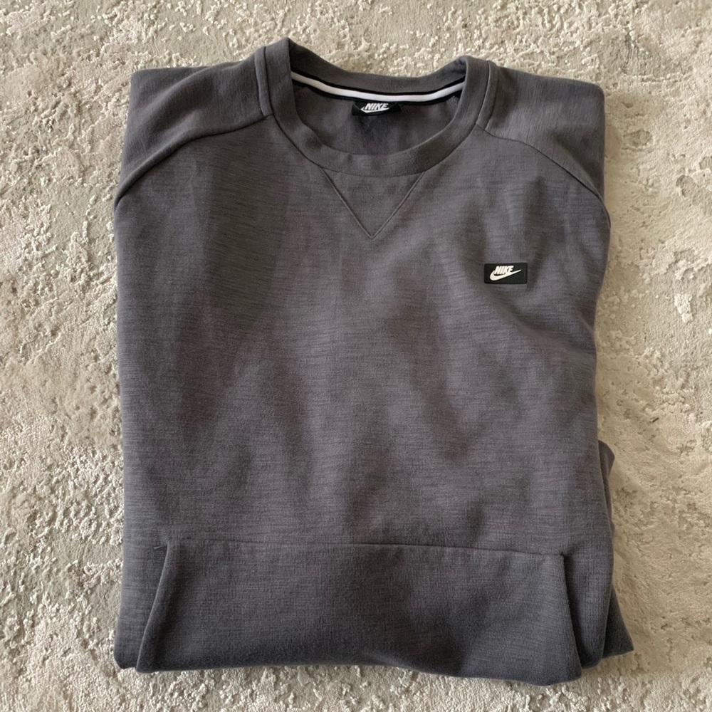 Men’s grey Nike front pocket sweatshirt.